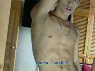 Laura_Sweethot