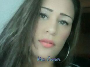 Mia_Cooper