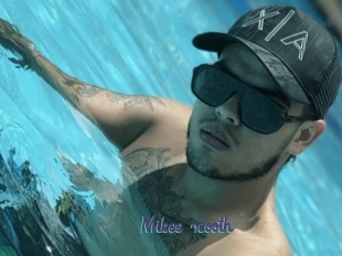 Mikee_scooth