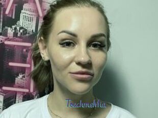TouchmeMia