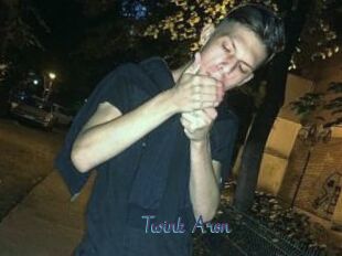 Twink_Aron